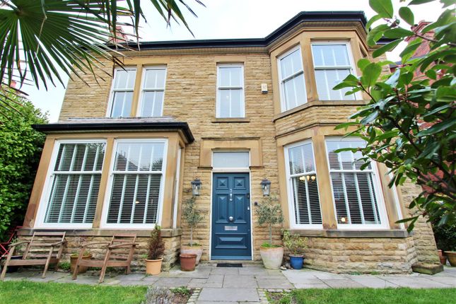 4 bedroom link detached house for sale