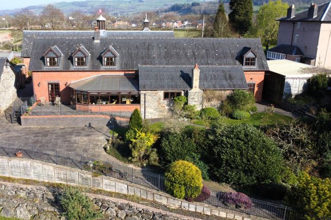 Llanidloes Road, Newtown, Powys, SY16 4 bed detached house for sale