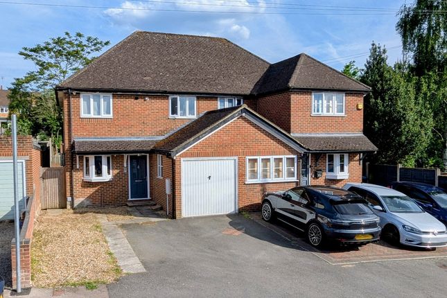 Belmont Road, Hemel Hempstead, HP3 3 bed semi
