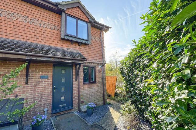 Sepen Meade, Fleet GU52 2 bed end of terrace house for sale