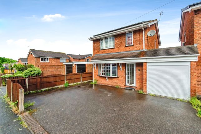 3 bed link detached house