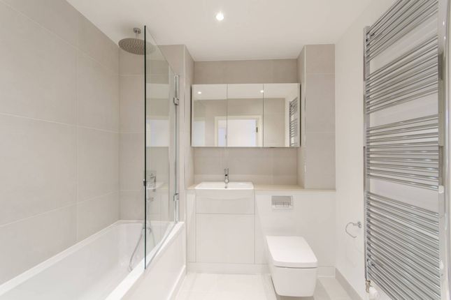Wilkinson Close, Cricklewood, London... 3 bed flat for sale