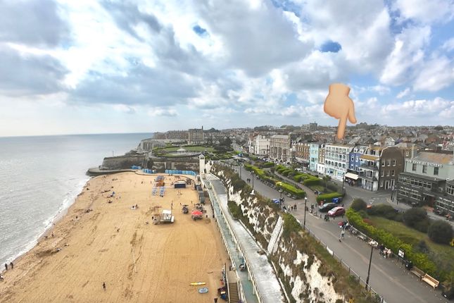 Victoria Parade, Broadstairs CT10 2 bed apartment for sale