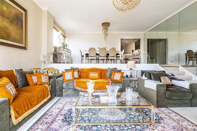 3 bedroom flat for sale