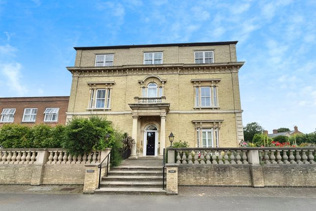 3 bedroom flat for sale