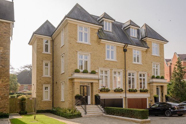 6 bedroom semi-detached house for sale