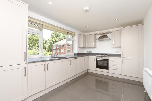 Wray Common Road, Reigate, Surrey 2 bed flat for sale