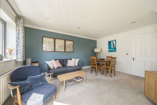 Middle Lane, Teddington TW11 2 bed flat for sale