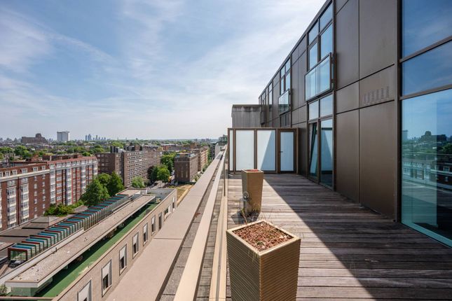 Kensington High Street, Kensington... 3 bed flat for sale