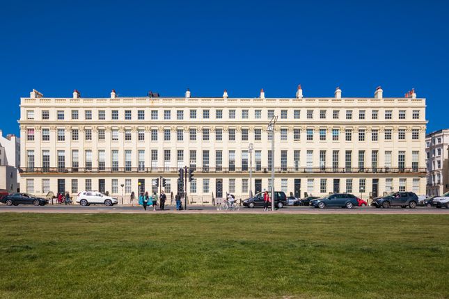 Brunswick Terrace, Hove, BN3 2 bed flat for sale
