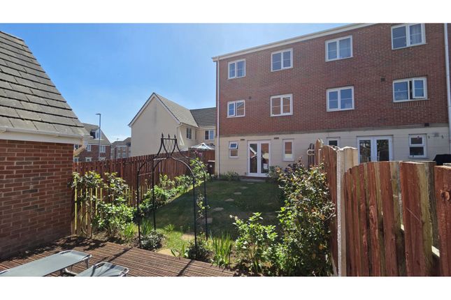 4 bed end terrace house