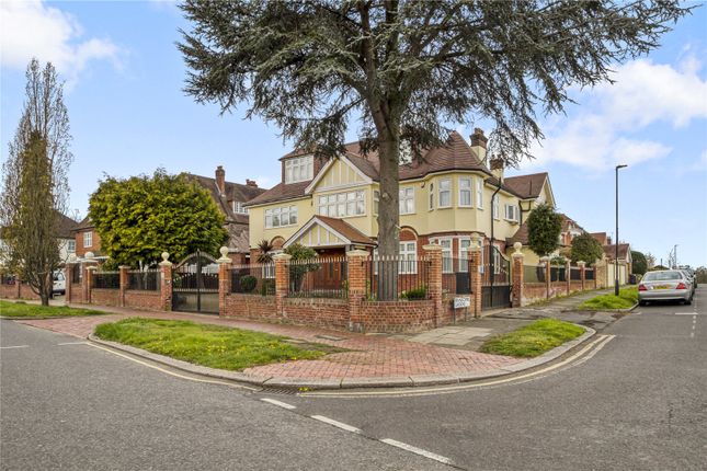 Broad Walk, London, N21 6 bed detached house for sale