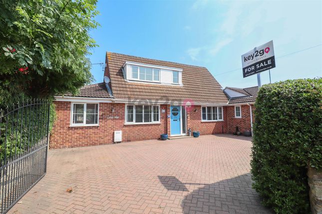 Sheffield Road, Killamarsh... 3 bed detached house for sale