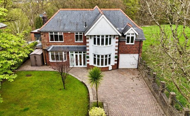 5 bed detached house