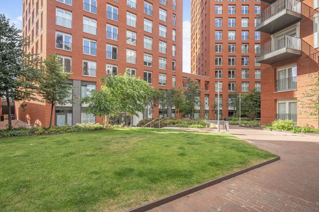 Exchange Gardens, Vauxhall, SW8 2 bed apartment for sale