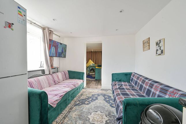 Highfield Road, West Acton, London, W3 2 bed flat for sale