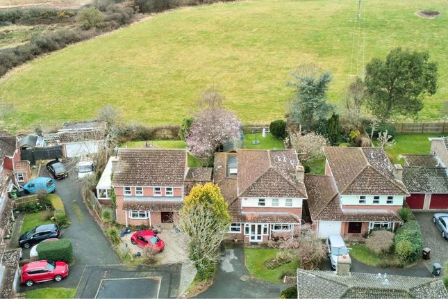 4 bed detached house