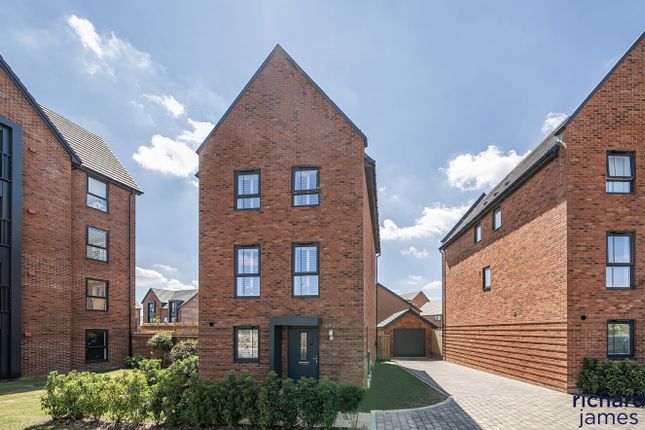 4 bed detached house