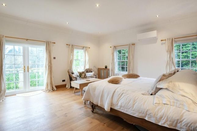 5 bed semi-detached house