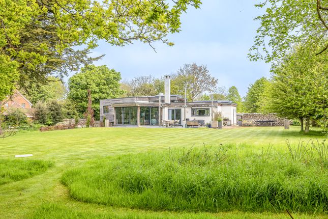 New Milton, Hampshire, BH25 4 bed detached house for sale