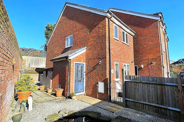 Hildenlea Place, Shortlnads, Bromley... 2 bed detached house for sale