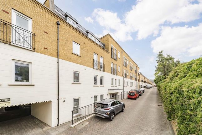 Denning Mews, London SW12 2 bed flat for sale
