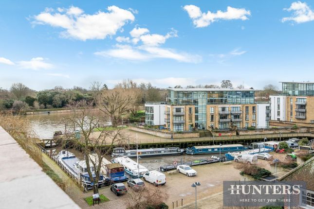 Ferry Lane, Brentford 2 bed flat for sale