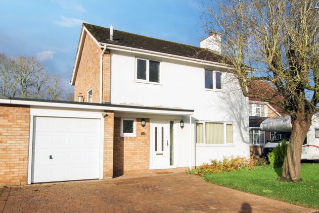 3 bed link detached house