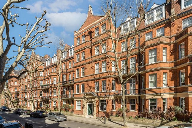 Cheyne Court, London SW3 3 bed flat for sale