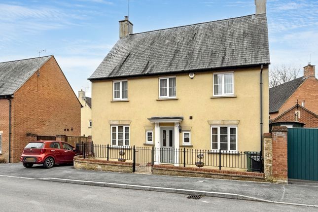 Nursery Close, Wroughton, Swindon, SN4 4 bed detached house for sale