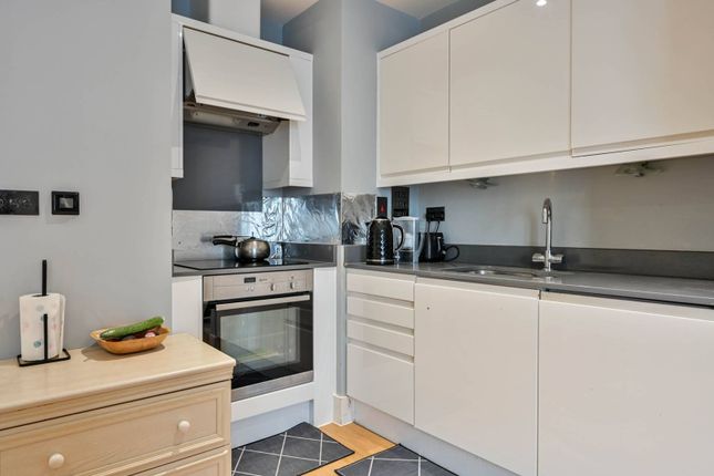 Lavender Park Road, West Byfleet, KT14 1 bed flat for sale