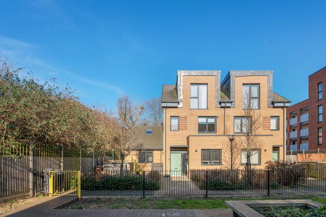 4 bedroom semi-detached house for sale
