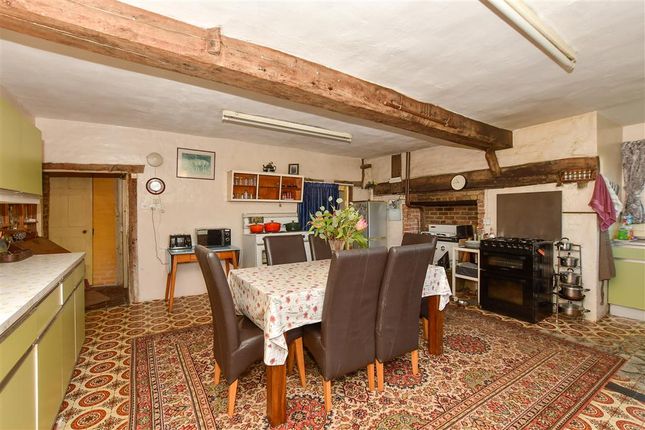 6 bed detached house
