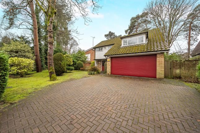 Onslow Crescent, Woking GU22 4 bed detached house for sale