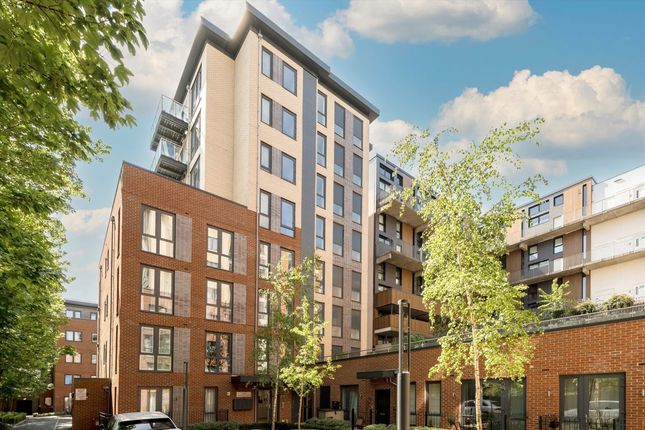 Colonnade Gardens, London W3 3 bed flat for sale