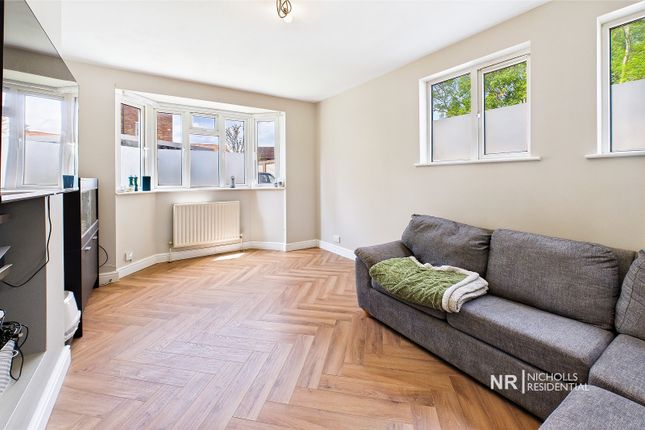 Ripon Gardens, Chessington, Surrey. KT9 2 bed flat for sale