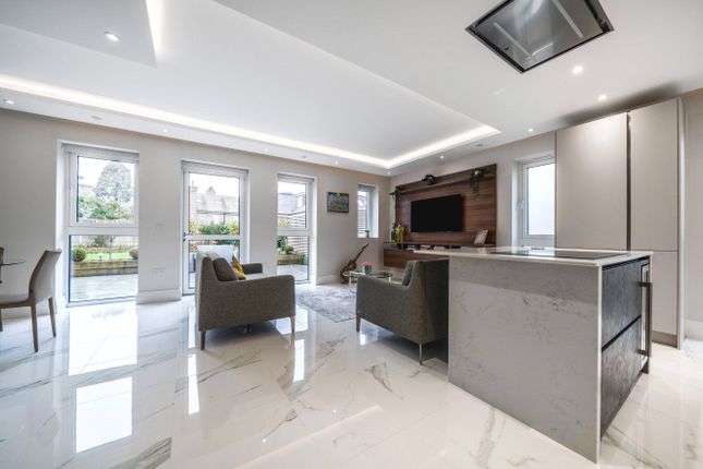 Watford Road, Radlett, Hertfordshire... 2 bed apartment for sale