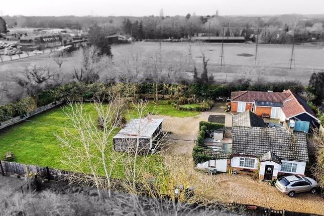 5 bed detached house