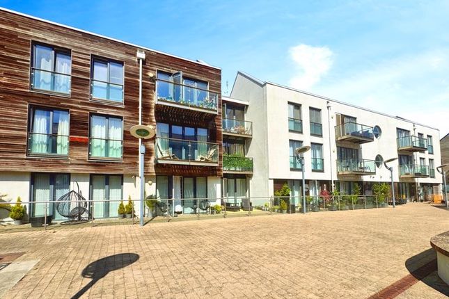 Waterside Marina, Brightlingsea, CO7 3 bed flat for sale