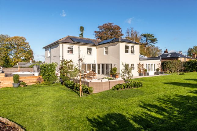 5 bed detached house