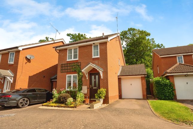 3 bed link detached house