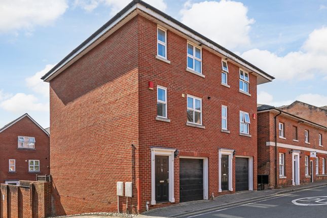 3 bedroom town house for sale