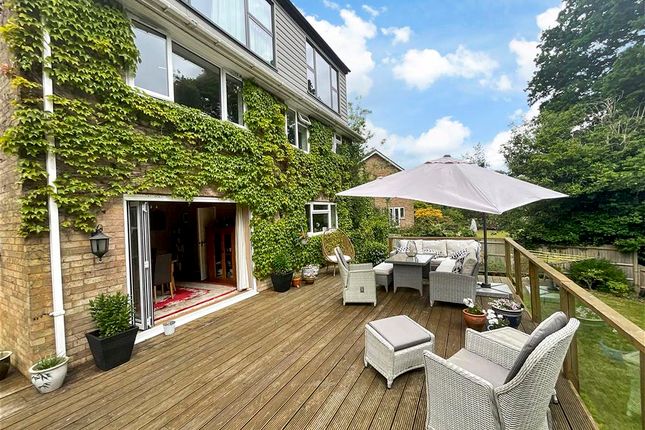 6 bedroom detached house for sale