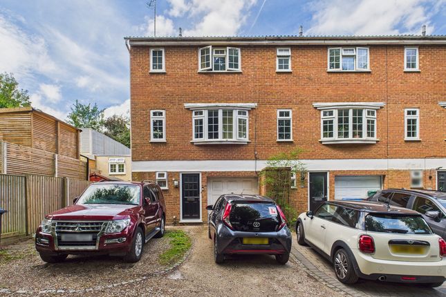 Glendale, Hemel Hempstead, HP1 4 bed end of terrace house for sale