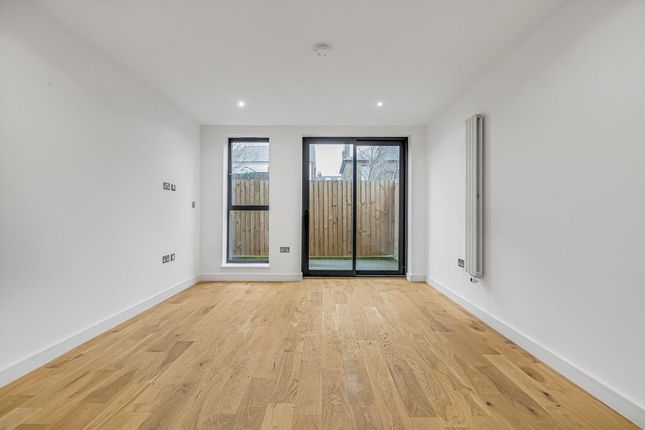 Longley Road, London SW17 1 bed flat for sale