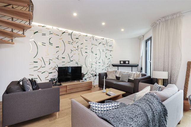 Commercial Road, Whitechapel, E1 3 bed apartment for sale