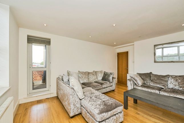 3 bedroom flat for sale
