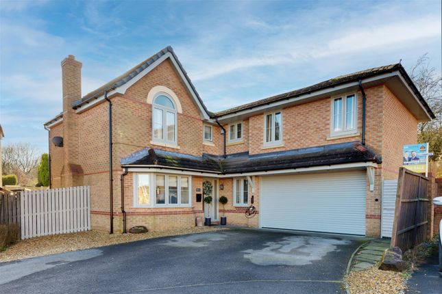 5 bed detached house