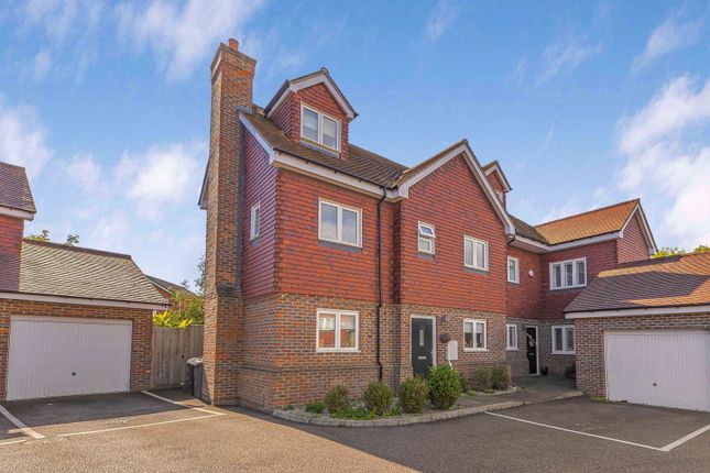 Red Lion Square, Sevenoaks TN15 4 bed semi
