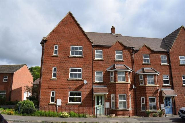 3 bedroom town house for sale